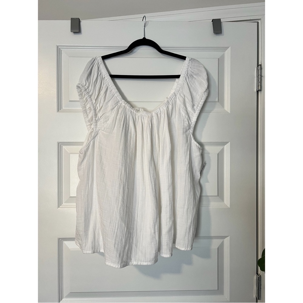 Old Navy Off the Shoulder white linen top with darling tied bow in the back